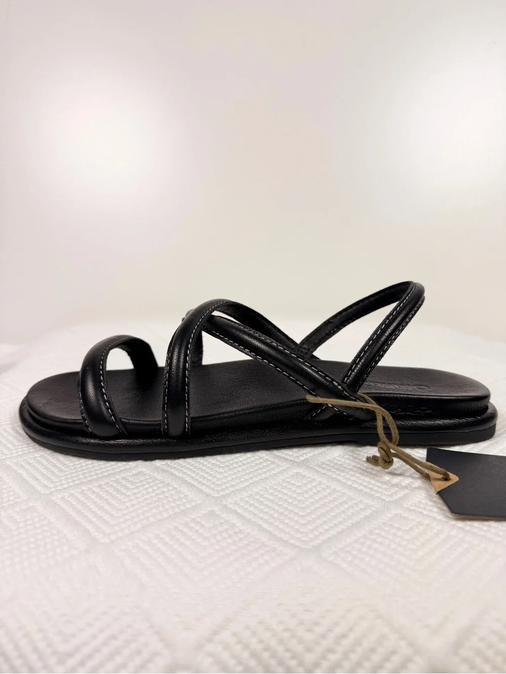 NWT OluKai Tiare Strappy Leather Sandals Black Women’s 8 Slingback Flat